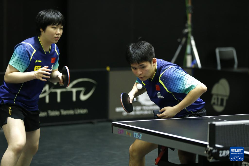 上球员的发 上球员的发